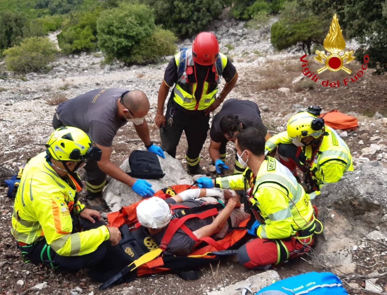 Urzulei, escursionista cade e si ferisce alla testa: soccorso un 70enne