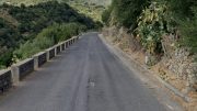 Perde il controllo dell'auto e si ribalta sulla strada di Bolotana, è grave - Strada provinciale 17