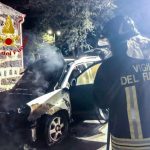 Allarme ad Abbasanta, le fiamme distruggono un’auto parcheggiata