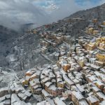 Neve a Desulo, lo spettacolo del paese imbiancato visto dal drone - VIDEO