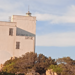 Nuova vita per il faro di Capo Comino, diventerà una struttura turistica