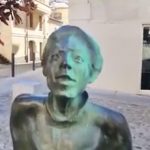 Statua di Grazia Deledda imbrattata a Nuoro, il sindaco: "Gesto ignobile e vile"
