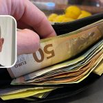 Barista di Nuoro trova un portafogli gonfio di soldi e lancia un appello sui social