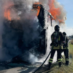 Autobus dell’Arst distrutto dalle fiamme, salvi conducente e passeggero