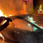 Attentato incendiario a Siniscola, in fiamme l'auto di un avvocato