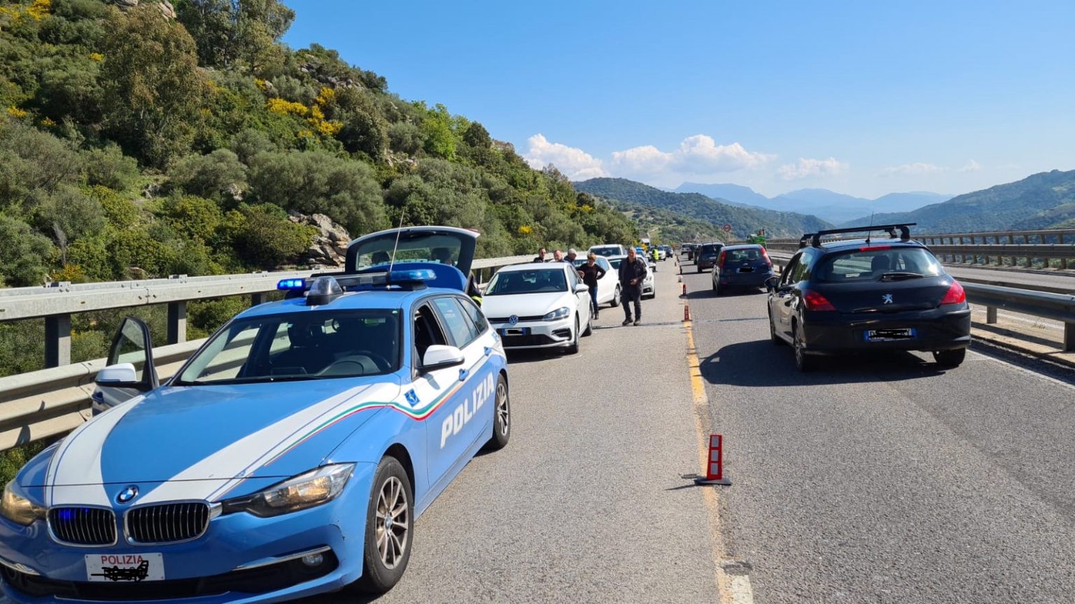 Tamponamento fra auto sulla strada per Nuoro, traffico in tilt