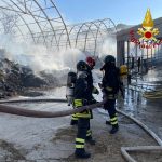 Incendio a Fonni, devastata un'azienda agricola - VIDEO