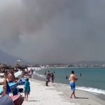 Grosso incendio tra Posada e La Caletta: case evacuate e 131 dcn bloccata