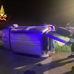 Carambola tra due auto a Nuoro, una si ribalta: ci sono feriti