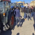 La protesta degli agricoltori arriva a Nuoro, trattori in marcia contro l'Unione Europea