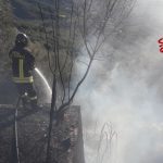 Grosso incendio a Baunei, le fiamme arrivano vicino alle case