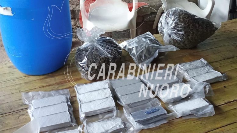 Bunker con marijuana tra le rocce a Gavoi, scattano gli arresti