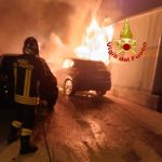 Incendio nella notte a Siniscola, distrutta un'autocarrozzeria