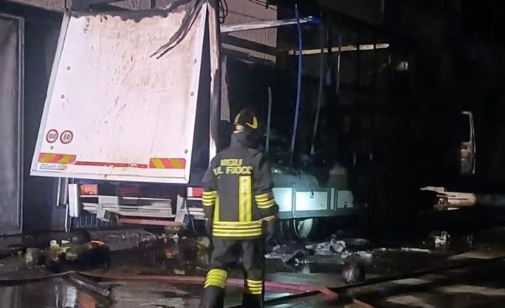 Camion di Tortolì in fiamme