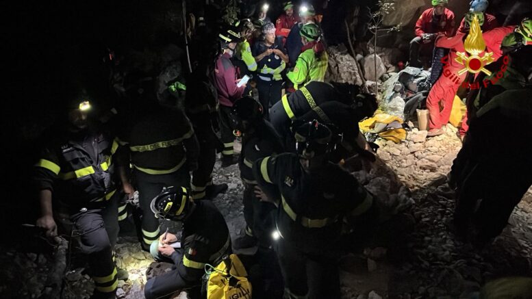 urzulei crollo grotta speleologo vigili del fuoco